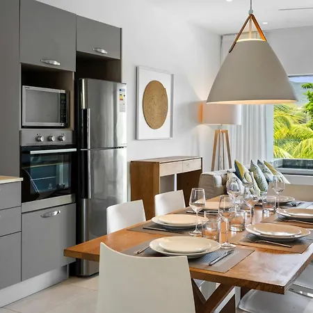 Vesper Beach - Luxury Beachfront Apartment Riviere Noire Exterior photo