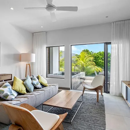 Vesper Beach - Luxury Beachfront Apartment Riviere Noire Exterior photo