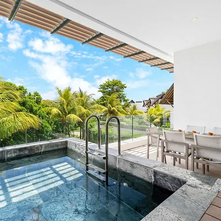 Vesper Beach - Luxury Beachfront Apartment Riviere Noire Exterior photo