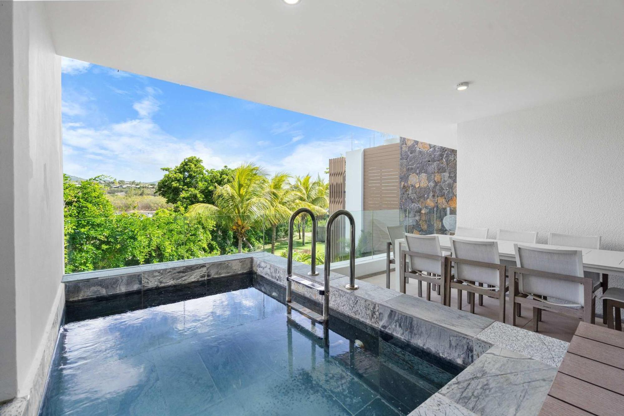 Vesper - Luxury Beachfront Apartment