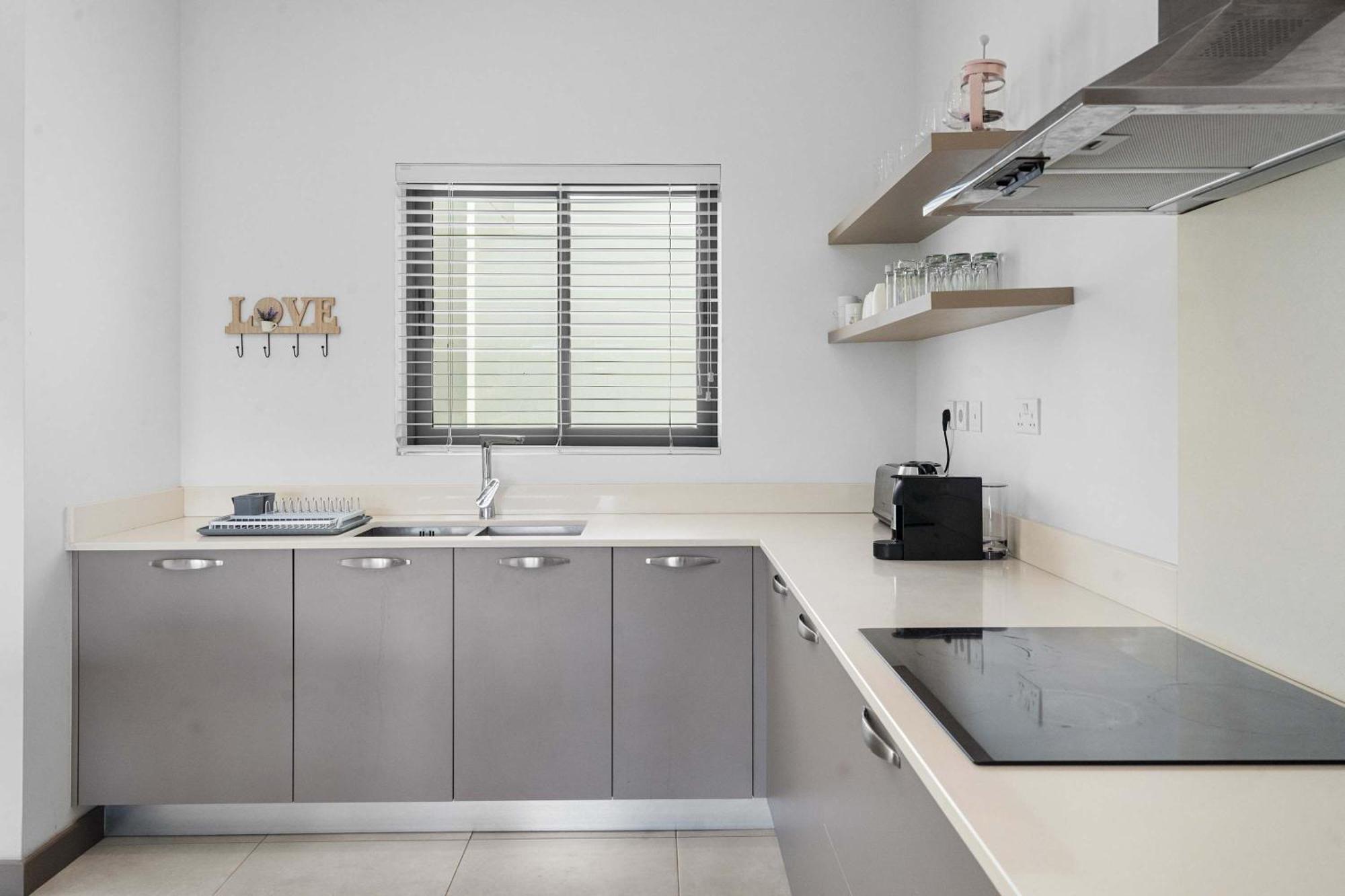 Vesper - Luxury Beachfront Apartment