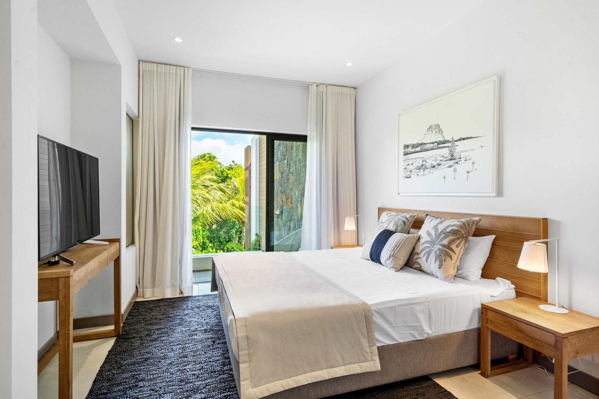 Vesper - Luxury Beachfront Apartment *